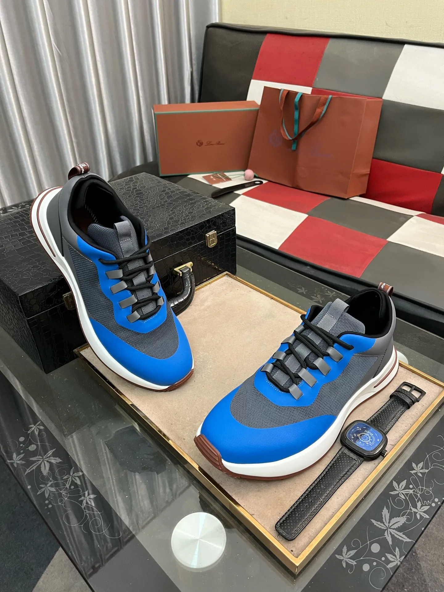 Men's men's shoes💰560⌚️⌚️LoroPiana/Noyo Piana WeekendWalk men's new thick-soled sports shoes, LP lace-up casual shoes that are as comfortable as clouds! The upper is made of cowhide leather, highlighting the sporty style. The lightweight sole adds a touch of modernity to the shoe. Counter original box packaging with dust bag!  Size: 38-449️⃣Colors available